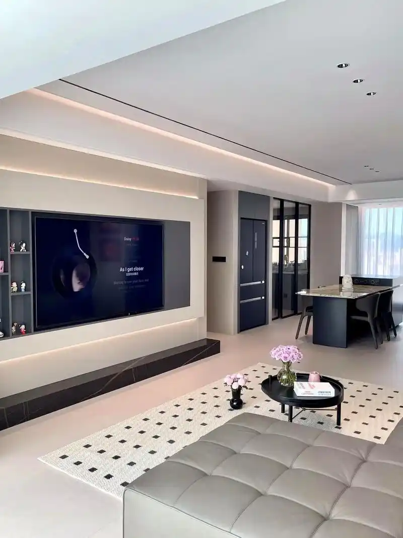 12万左右能搞定全屋装修,全屋大面积采用咖色系,搭配无主灯设计,细致