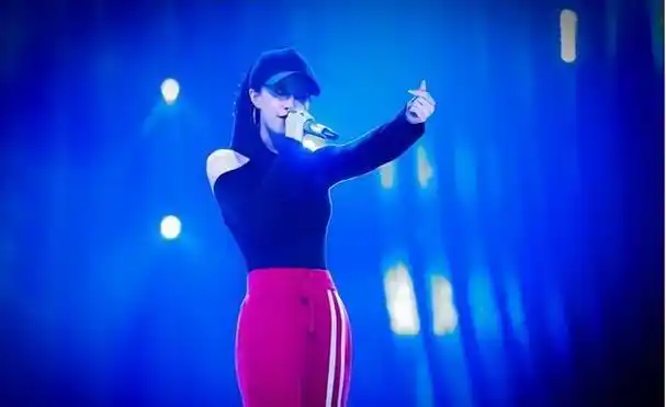 至于是不是真的,我们就不知道了,但是从李玟对《好声音》的不满意来看