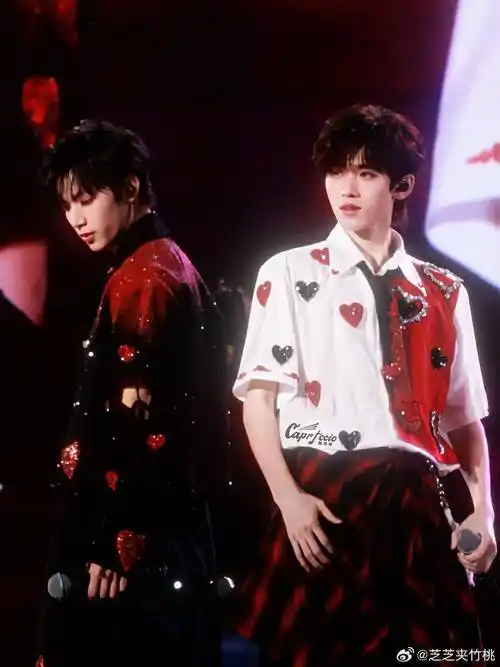 宋亚轩与刘耀文的甜蜜日常:逛街,吃饭与音乐之旅