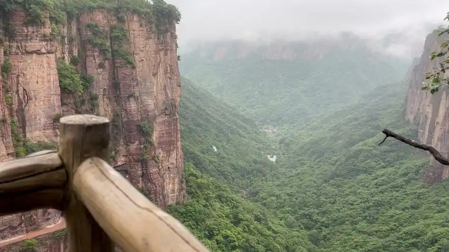 新乡万仙山景区郭亮观景台