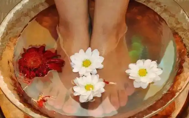 小小几粒,竟是湿气克星!泡脚时加点它,能助睡眠止脚痒