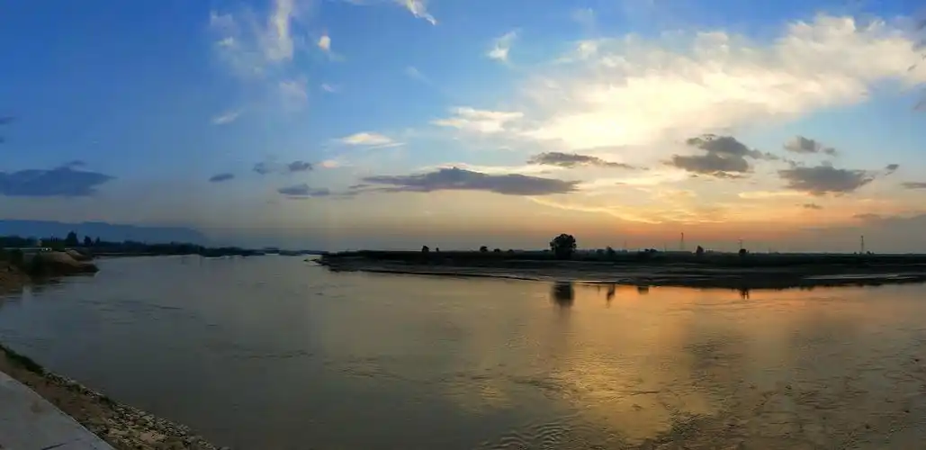 渭河之滨 美如油画