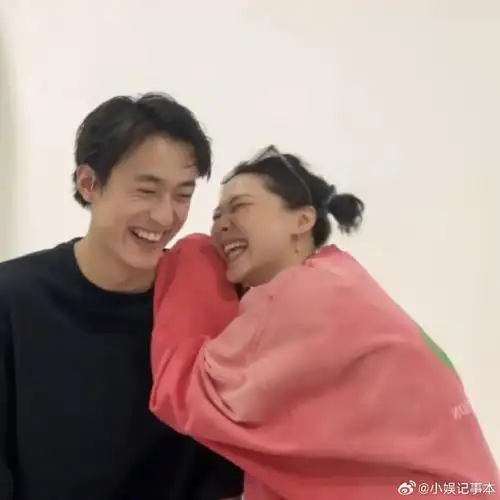 怎么明星也会在重庆迷路##金靖纠正商金动骨组合名