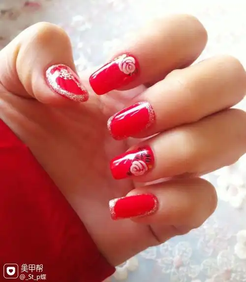 方形新娘可爱红美甲图片