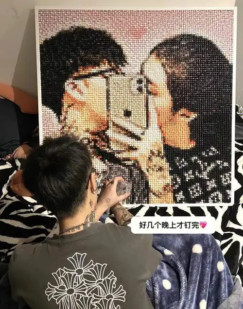 送对象的礼物97-9999颗钉子画来自一个客户的定制,在一起的第99天