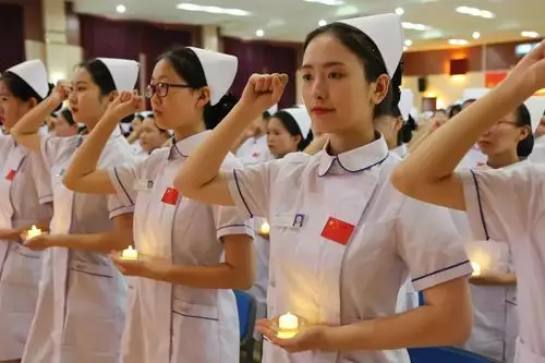 护声北京卫生职业学院2018级护士授帽暨第五届王克荣红丝带奖学金颁奖