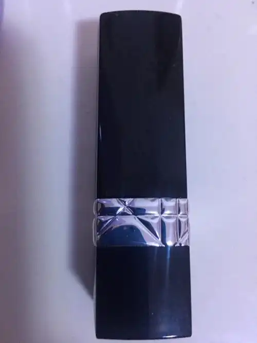 迪奥999底部标签歪的,帮忙鉴别一下真假