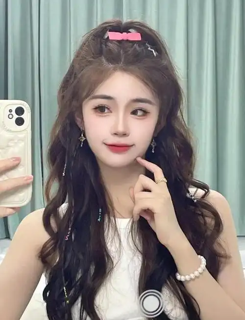 小个子女生适合剪长发还是短发?