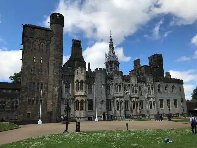 卡迪夫城堡,里面金碧辉煌,异常奢华!