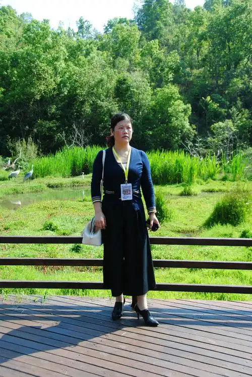 美女在西双版纳1