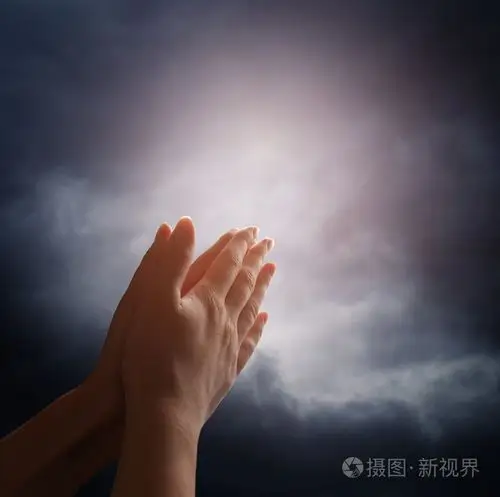 暴风雨的乌云满天伸手的手照片-正版商用图片0d29sy-摄图新视界