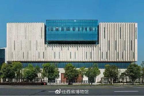 江西省博物馆的新馆址位于赣江北大道,2020年9月正式开馆.