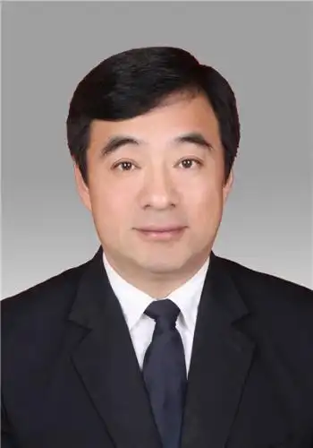 硕士学位,教授研究员级高级工程师,现任中共宽甸满族自治县委书记,拟