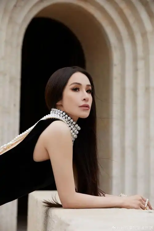 萧亚轩回归首秀连唱四首歌##萧亚轩时隔6年回归舞台