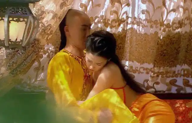 欣荣和永琪同房谁注意她身上的衣服是小燕子永远得不到的宠爱