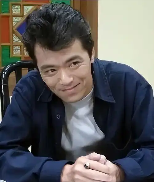 康祈宗郭昶去世16年,妻子潘洁独自一人带大女儿,不愿重组家庭!