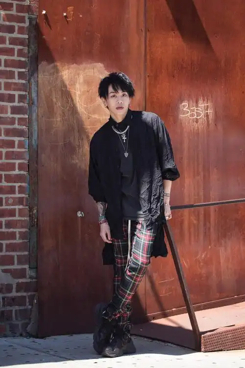 街舞大咖变身时尚icon 杨文昊纽约街拍潮味十足