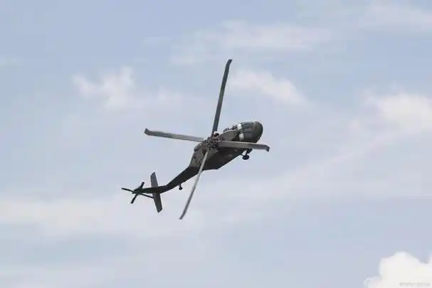 uh-60m 黑鹰通用直升机是美国西科斯基飞机公司生产的一种中型通用及