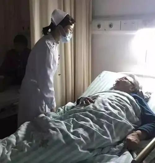 患者入院时详细交代住院作息,探陪,病房管理制度等入院须知.