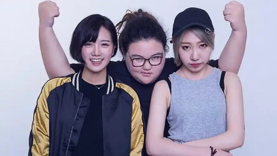 三个大二女生组建的1022女声不仅翻唱了列侬朴树更用阳光般的歌声温暖