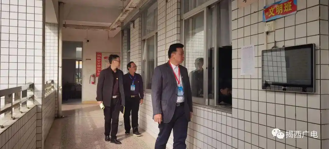 棉湖中学校长李玉宝:这次我被评为揭西县优秀专家和拔尖人才,既是一份