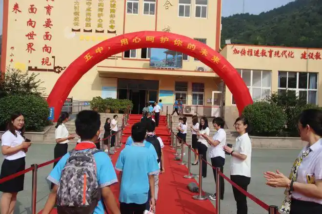 南京师范大学青岛附属中学崂山五中为新生设计一场成长礼