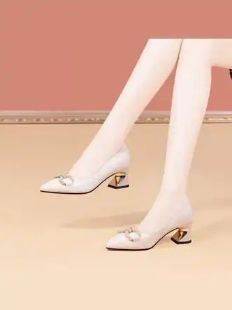 法慕芙水钻珍珠扣真皮单鞋女中跟尖头小高跟鞋秋气质软羊皮女鞋米白色