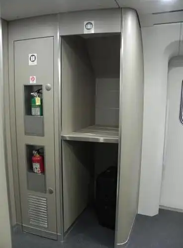 京津动车上在哪里可以存放大件得行李箱?