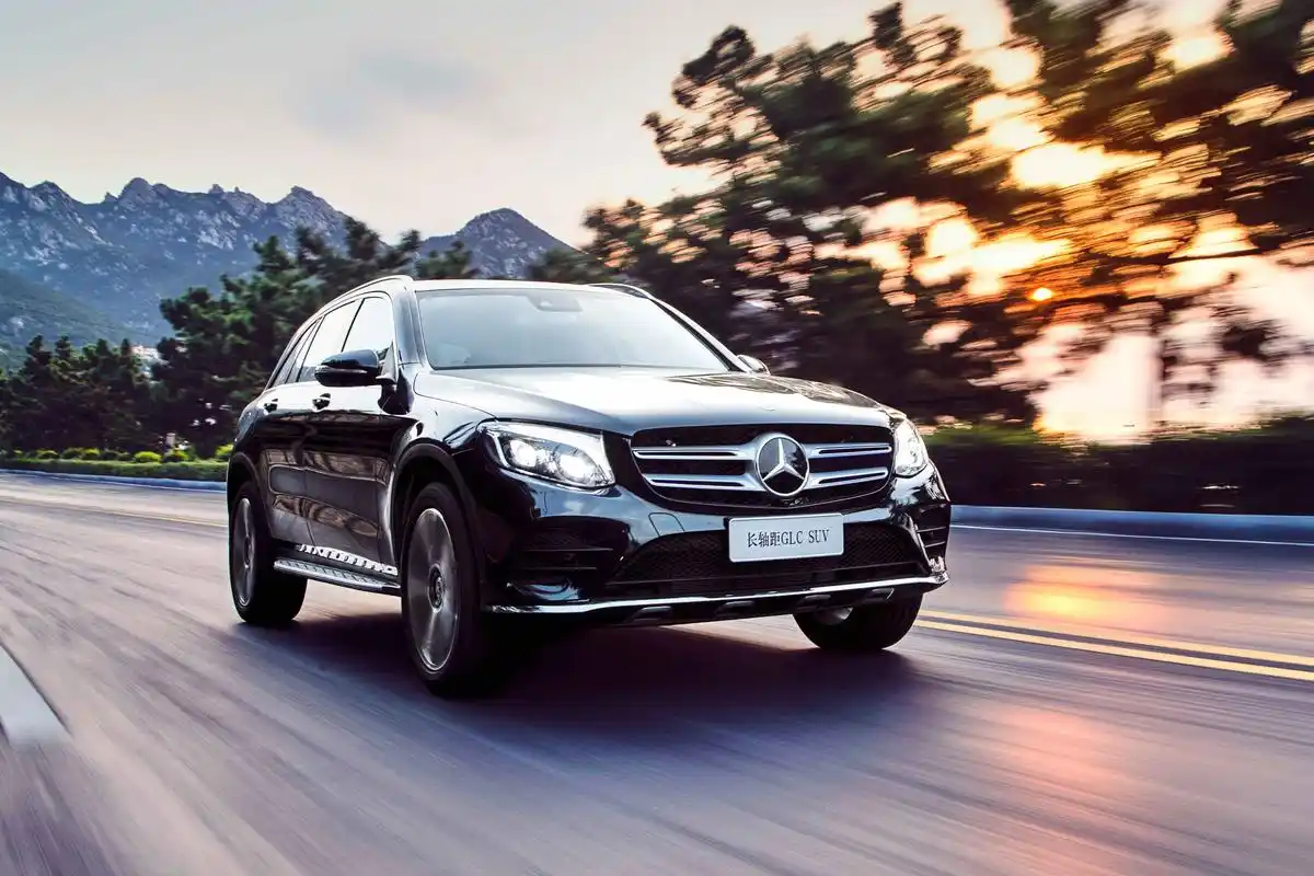 花同样的钱升级行政后座?奔驰glc 300 l 4matic 豪华型官图解析