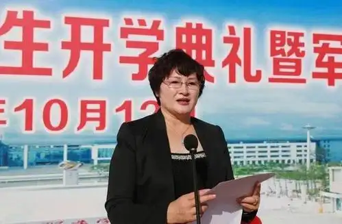 党委副书记刘惠玲作军训动员讲话