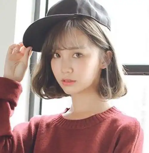 今年流行内扣短发发型彰显知性魅力图