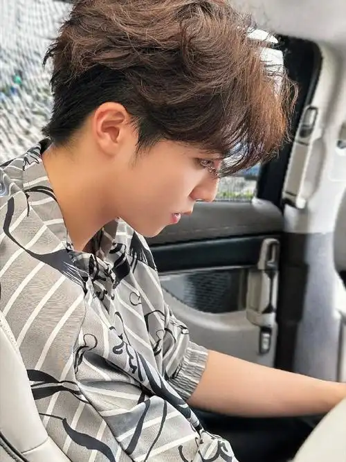 陈立农发了新鲜照片