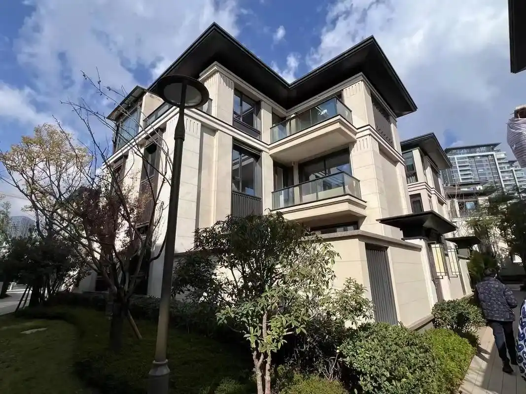 草海边 独栋94院 融创文旅城 地上三层地下两层,带21566个 - 抖