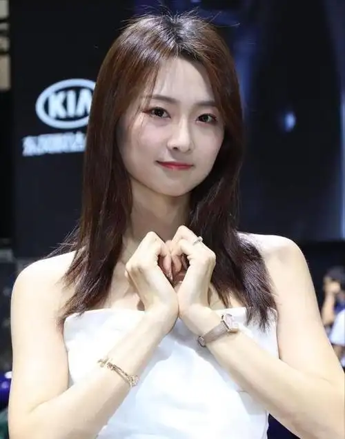 最美车模苏宁事业巅峰时选择结婚粉丝流失一半现今再次复出