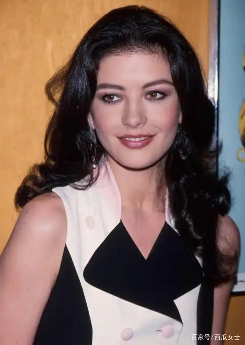 图集:美貌巅峰时期的英伦美人凯瑟琳·泽塔-琼斯