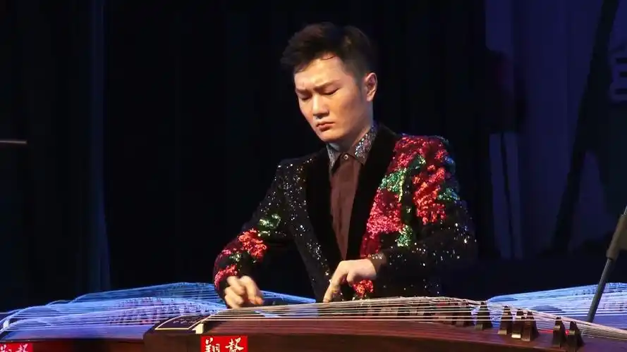 刘乐精彩演绎《恋春风》,古筝男神!_哔哩哔哩_bilibili
