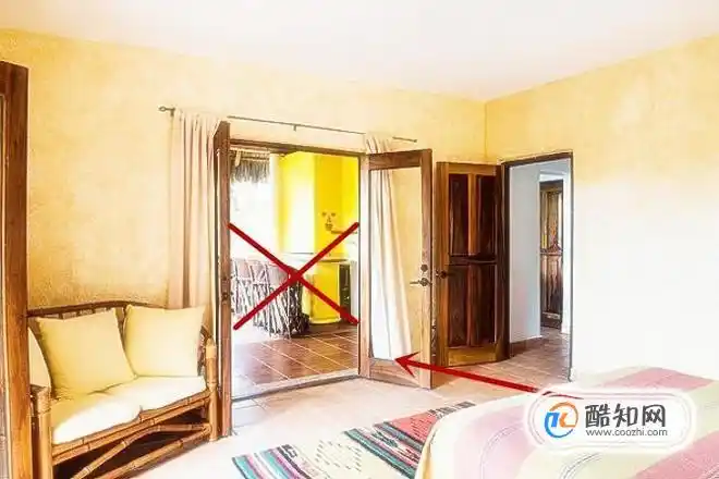 01床头不能正对门,床头也不能靠近房门.