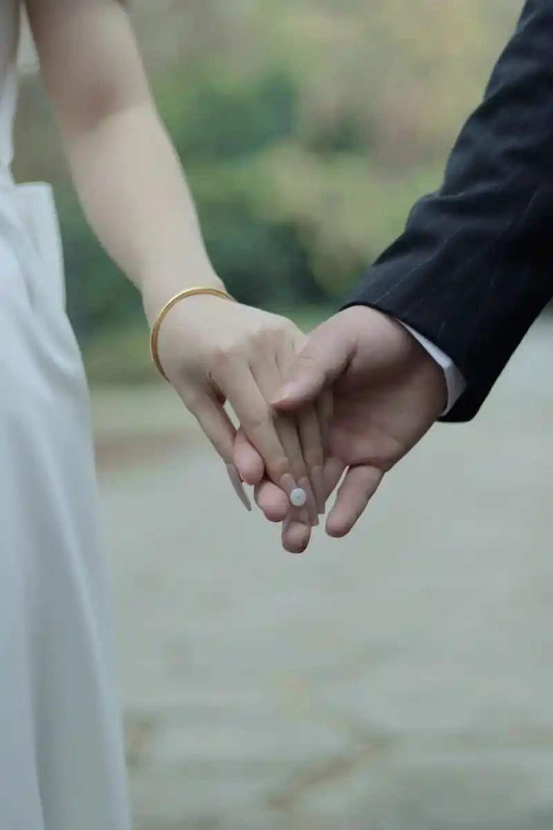 终于等来了婚礼跟拍照片91～已经和你手牵手,敬完四方来宾的 - 抖音