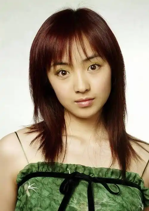 演员刘晓洁因太美被大10岁丈夫狂追!