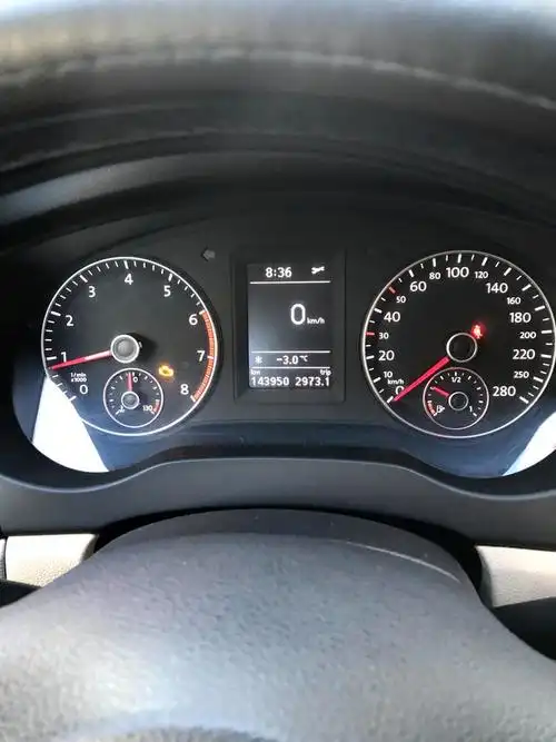 大众速腾 车子挂了档不走,仪表盘显示发动机故障,板手和d挡闪动.