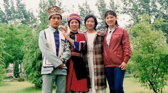 越发展越畸形,最后到了谢烨甚至愿意把顾城的女情人英儿接到激流岛上