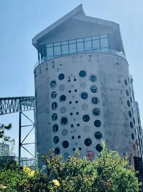 钢铁城冬奥会高跟鞋和世界上最长的高线公园