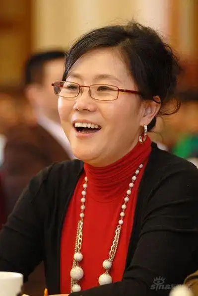 新《红》小演员与导演李少红,制片人李小婉,影视界艺术家馥荔在人民