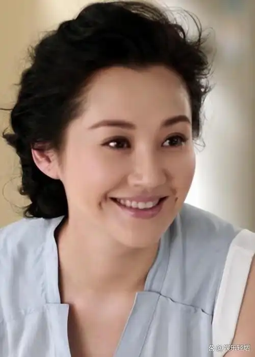 演员许晴54岁丰腴迷人老少通吃越老越有味道至今未婚未育