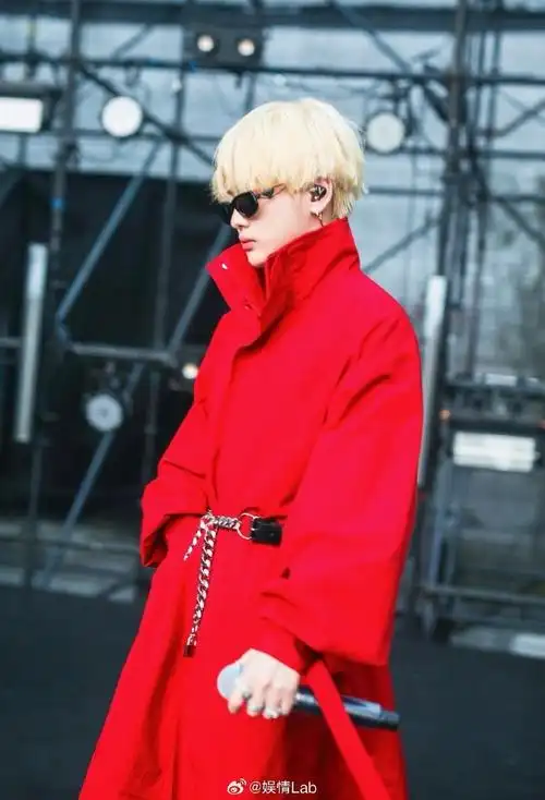 周震南音乐节金发造型#丨#周震南金发造型好像mv里