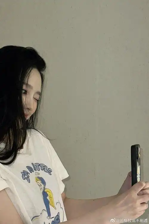 李沁wink自拍照##李沁收工wink