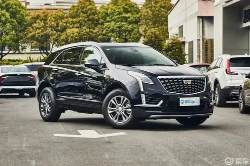 【凯迪拉克xt52020款改款 28t 两驱 豪华型侧前45度车头向右水平汽车