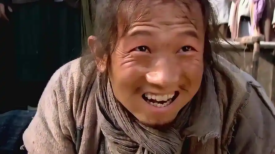 新水浒传:武大郎看到武松太激动,摔倒在地上,武松见状懵了!