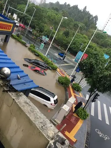 暴雨袭邕受强降雨影响
