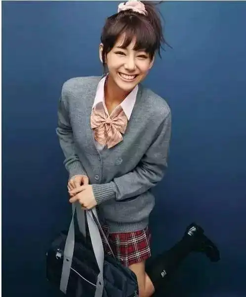 关于退学一事,日本媒体传言是因为玛利亚当时与山田凉介传出了恋爱